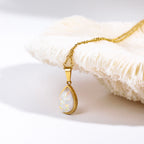 Quinn | Colar Pingente Opala Natural 18K | Gota, Ouro | Minimalista, Elegante