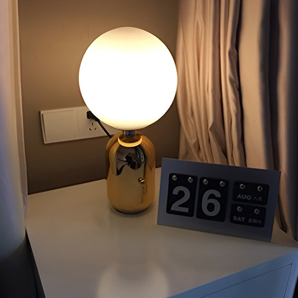 Maeve | Candeeiro de Mesa | Vidro Soprado à Mão, Estilo Nórdico | LED, Metal