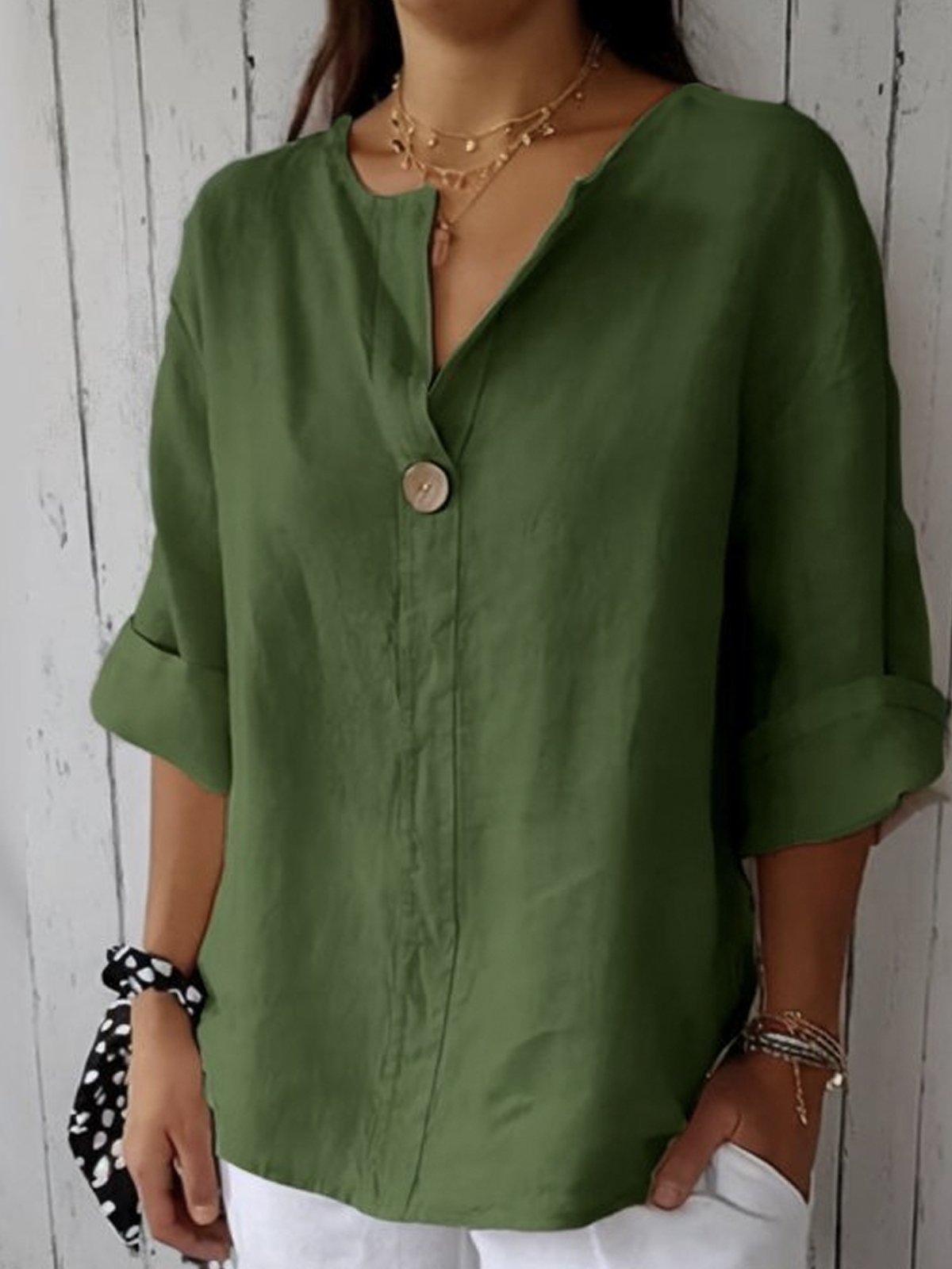 Luna | Blusa Feminina Decote V com Botão