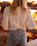 Elsa | Blusa Feminina Crochet Decote em V Mangas Bufantes