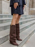 Botas Slouch Femininas | Bico Pontiagudo e Salto Baixo