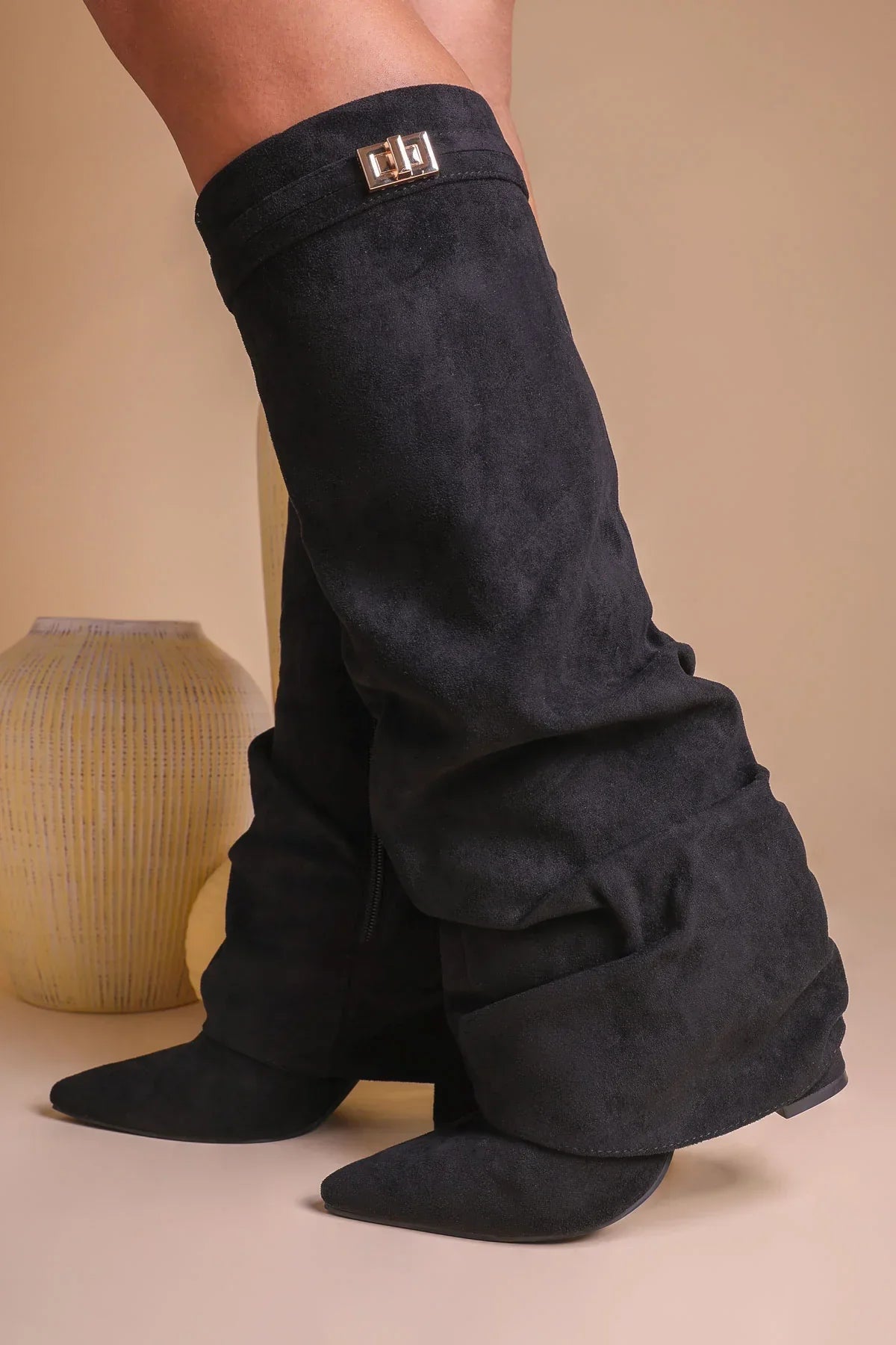 Botas Slouch Femininas | Bico Pontiagudo e Salto Baixo