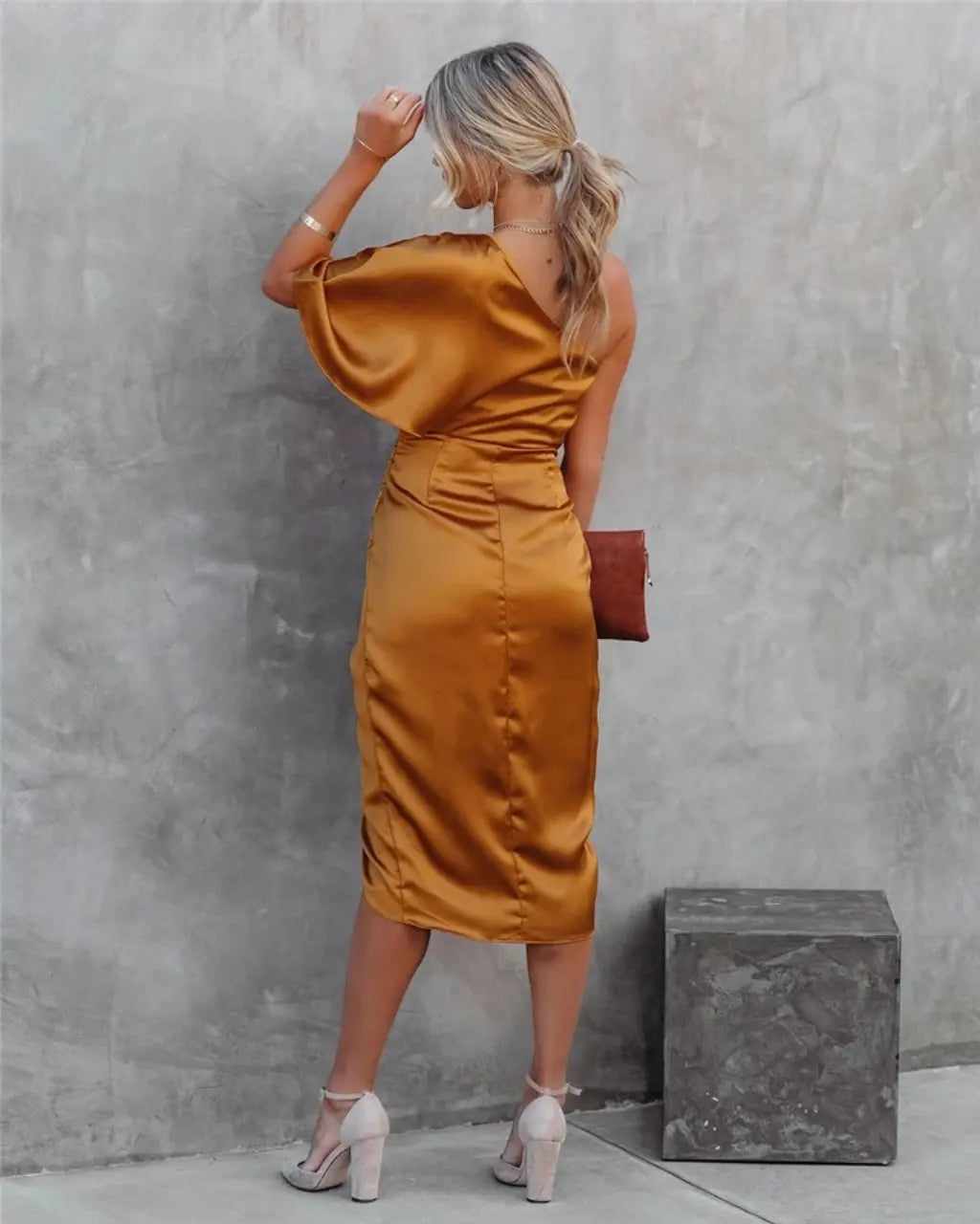 Jade | Vestido Midi Assimétrico Drapejado Feminino Ombro a Nu