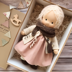 Ivy | Boneca Waldorf Artesanal Algodão Lã
