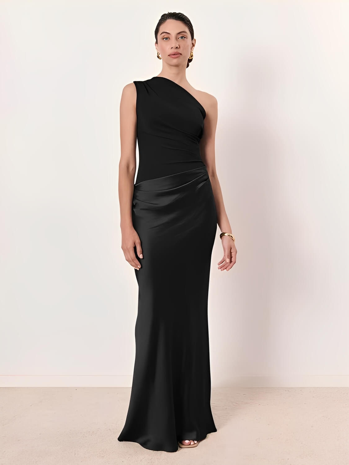 Vestido Longo Acetinado Decote Diagonal Ombro Único | Elegância Sofisticada