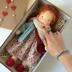 Ivy | Boneca Waldorf Artesanal Algodão Lã