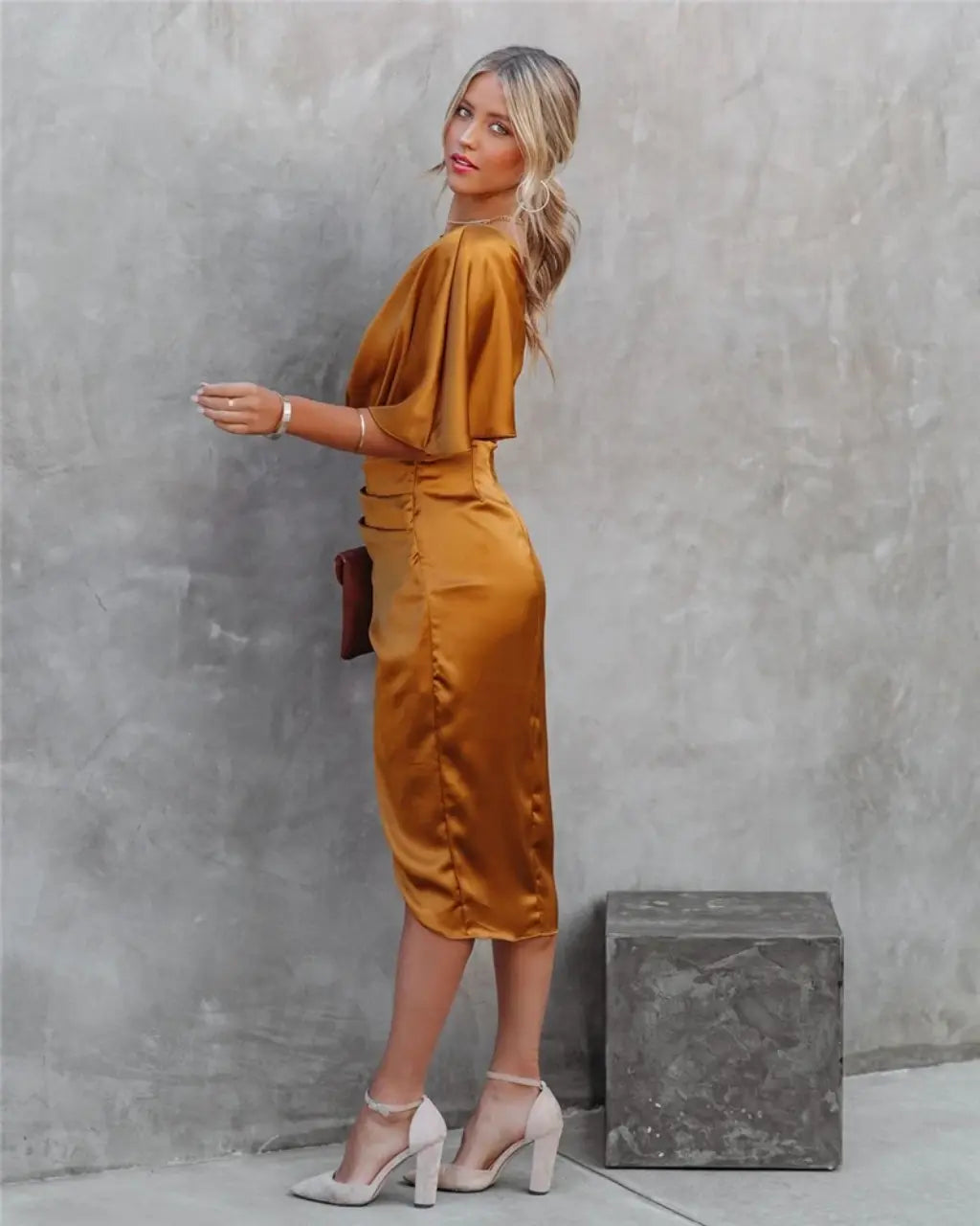 Jade | Vestido Midi Assimétrico Drapejado Feminino Ombro a Nu