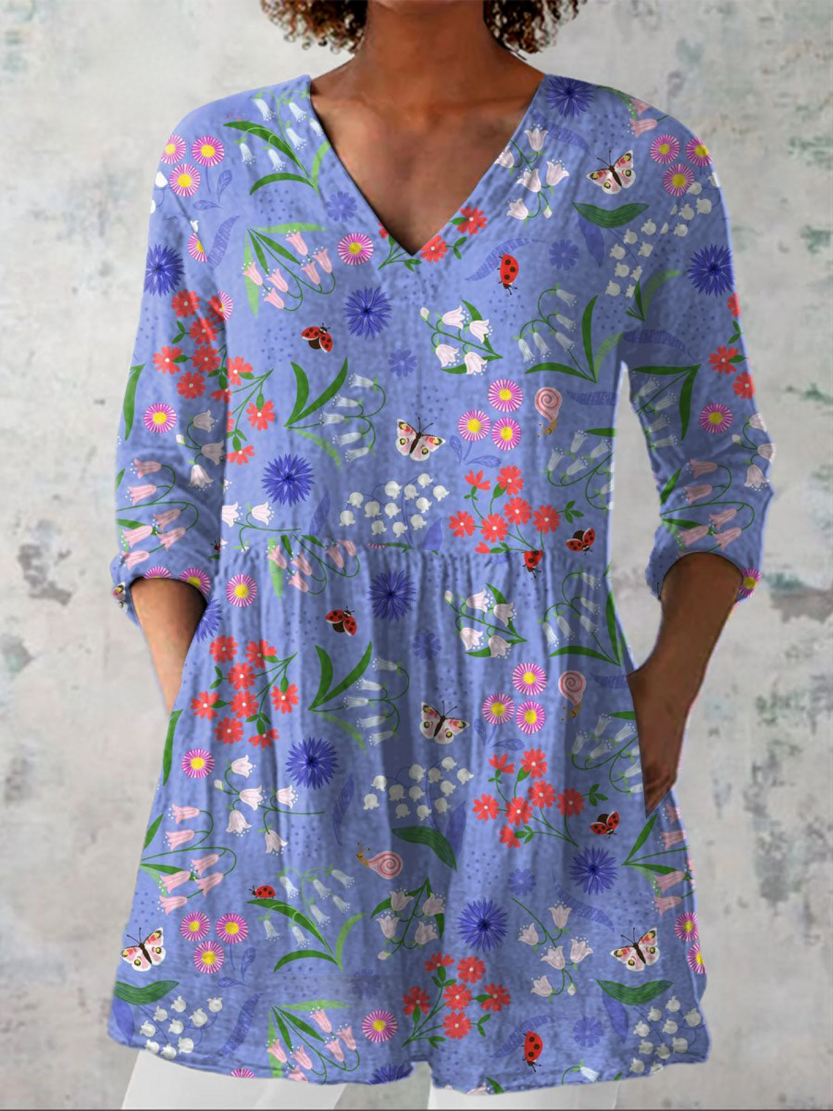 Clea | Mulher Blusa Longa Decote em V Padrões Arrojados