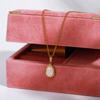 Quinn | Colar Pingente Opala Natural 18K | Gota, Ouro | Minimalista, Elegante