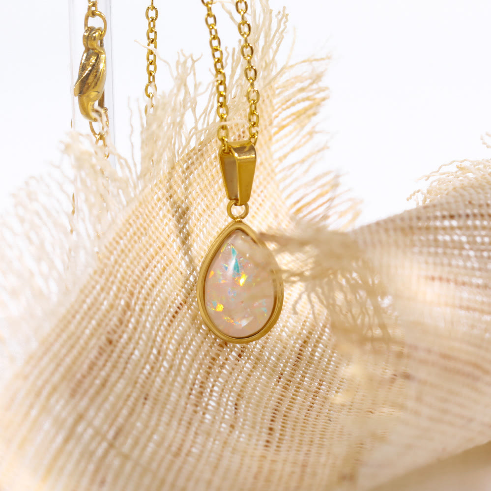 Quinn | Colar Pingente Opala Natural 18K | Gota, Ouro | Minimalista, Elegante