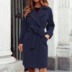 Roupa feminina urbana moderna com estética minimalista de cidade