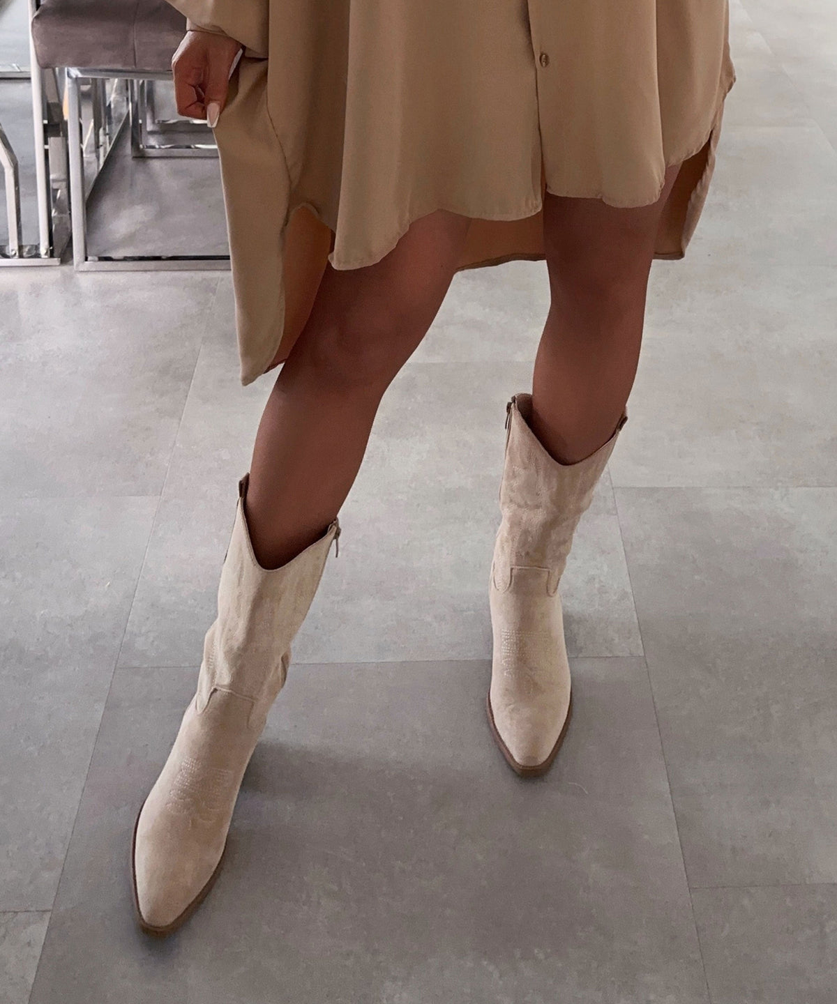 Botas Cowboy Beige | Conforto Médio, Camurça Vegana
