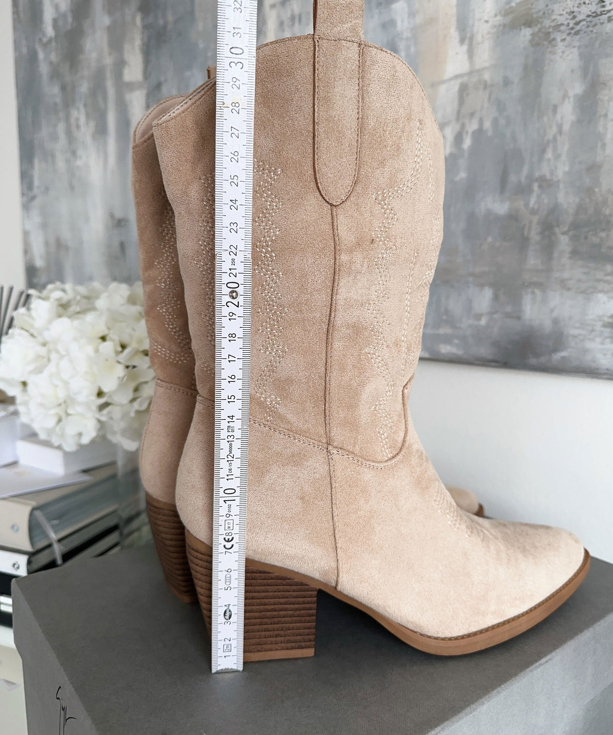 Botas Cowboy Beige | Conforto Médio, Camurça Vegana