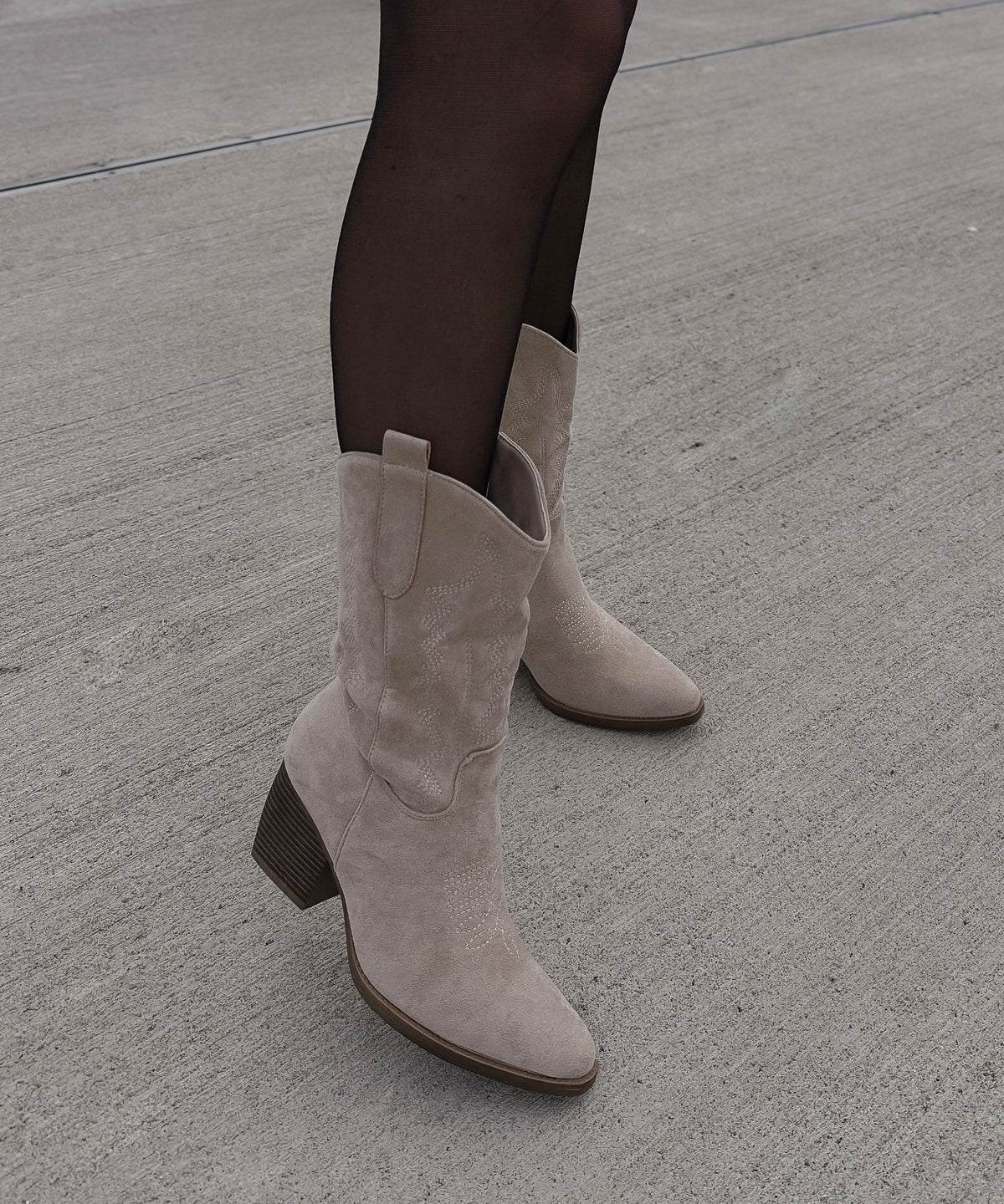Botas Cowboy Beige | Conforto Médio, Camurça Vegana