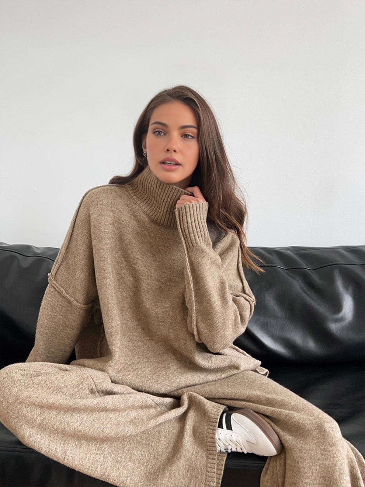 Nina | Conjunto Loungewear Feminino Malha Gola Alta Calça Larga
