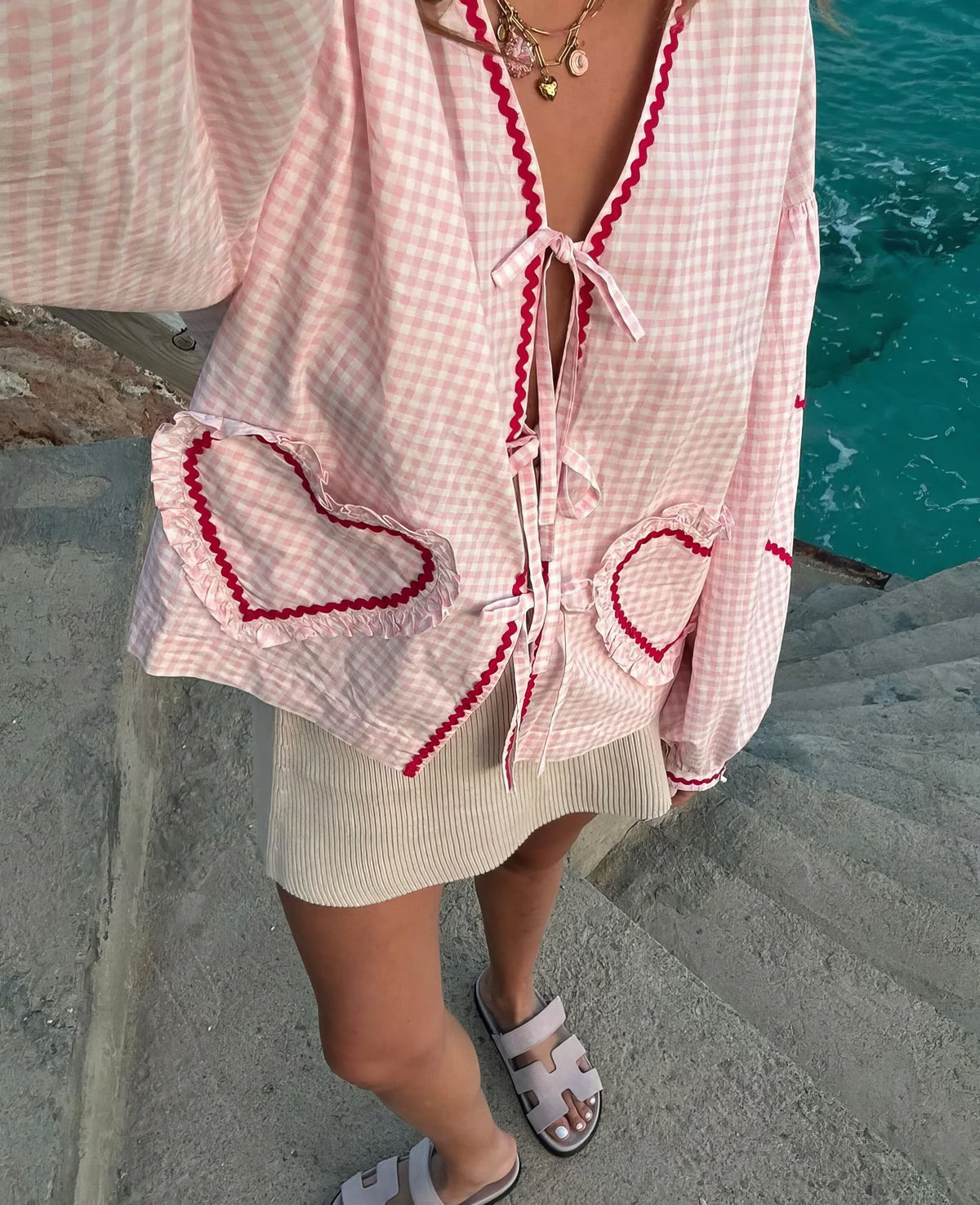Maeve | Blusa Feminina Xadrez Romântica com Laço e Coração