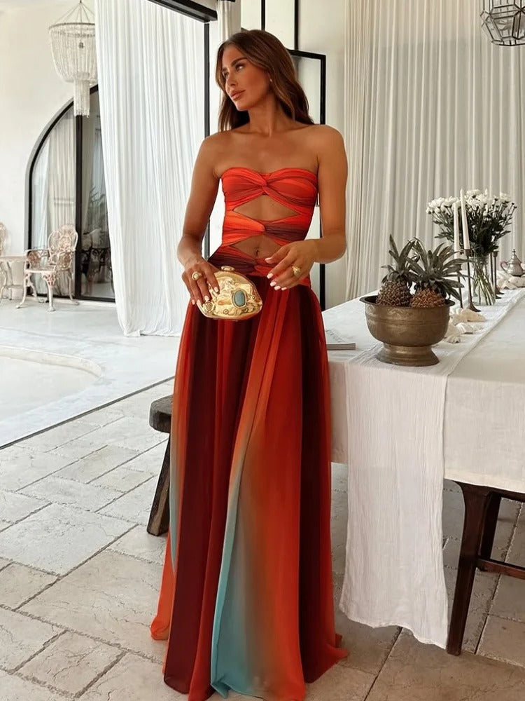 Vestido maxi tomara que caia com recortes vazados silhueta A-line