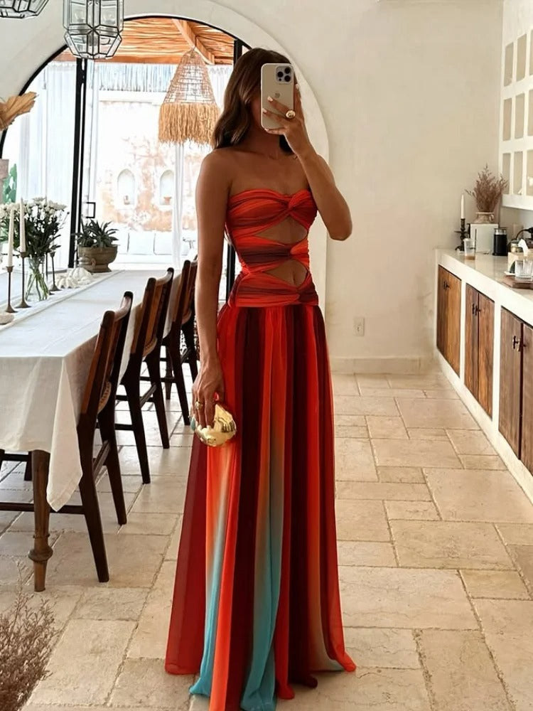 Vestido maxi tomara que caia com recortes vazados silhueta A-line