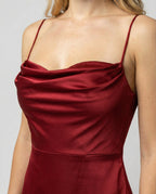 Vestido Longo Feminino com Alças Finas e Fenda Lateral