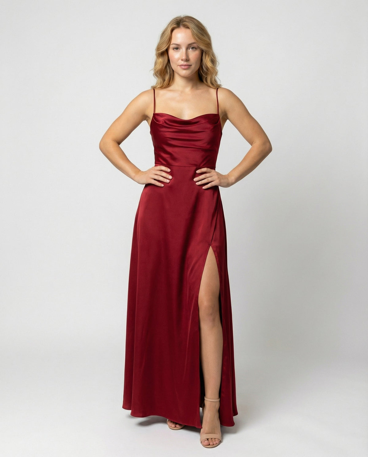Vestido Longo Feminino com Alças Finas e Fenda Lateral