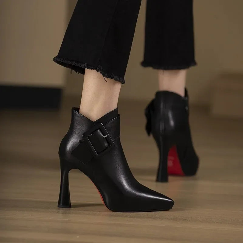 Della | Botas Ankle Femininas com Fivela