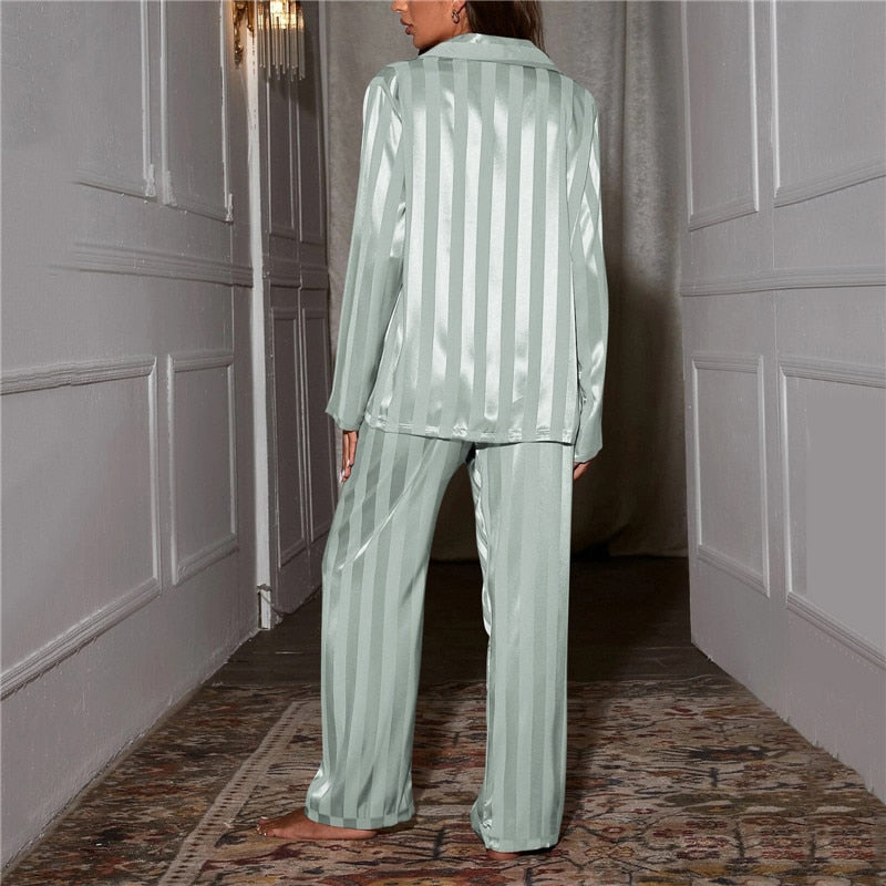 Della | Pijama de Seda Feminino