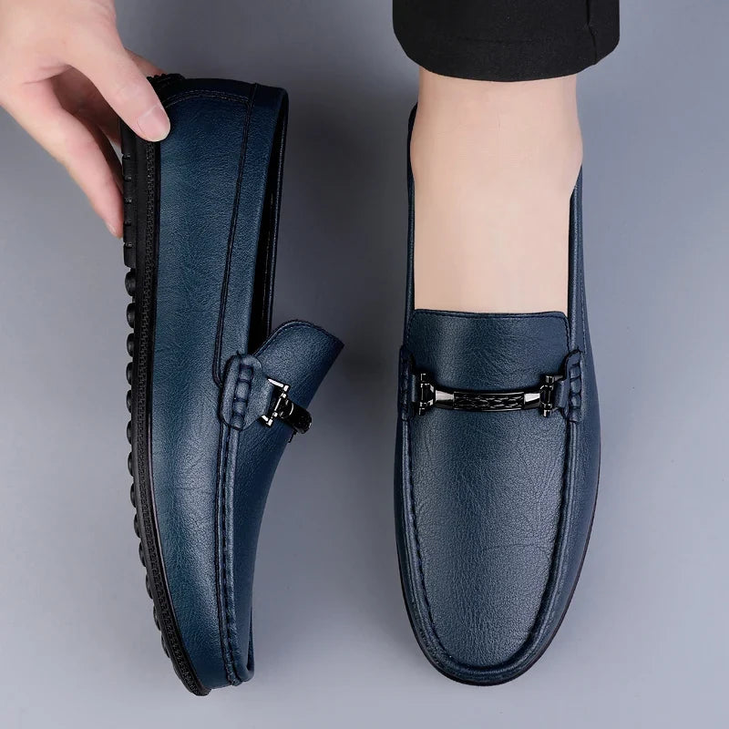 Mocassins em Couro Genuíno | Conforto Ortopédico, Detalhe Metálico | Elowen