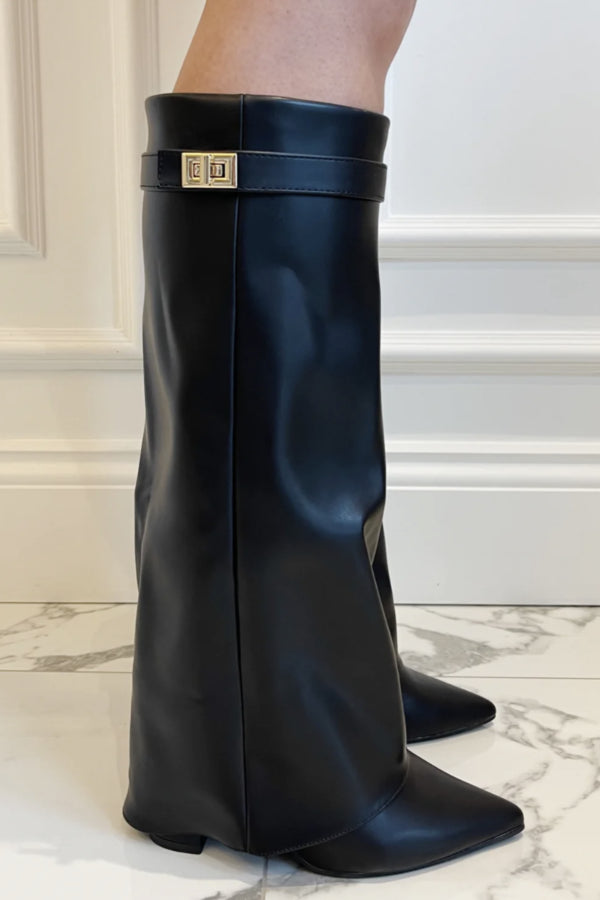 Botas Altas Femininas | Detalhe com Abas e Cinto | Camurça