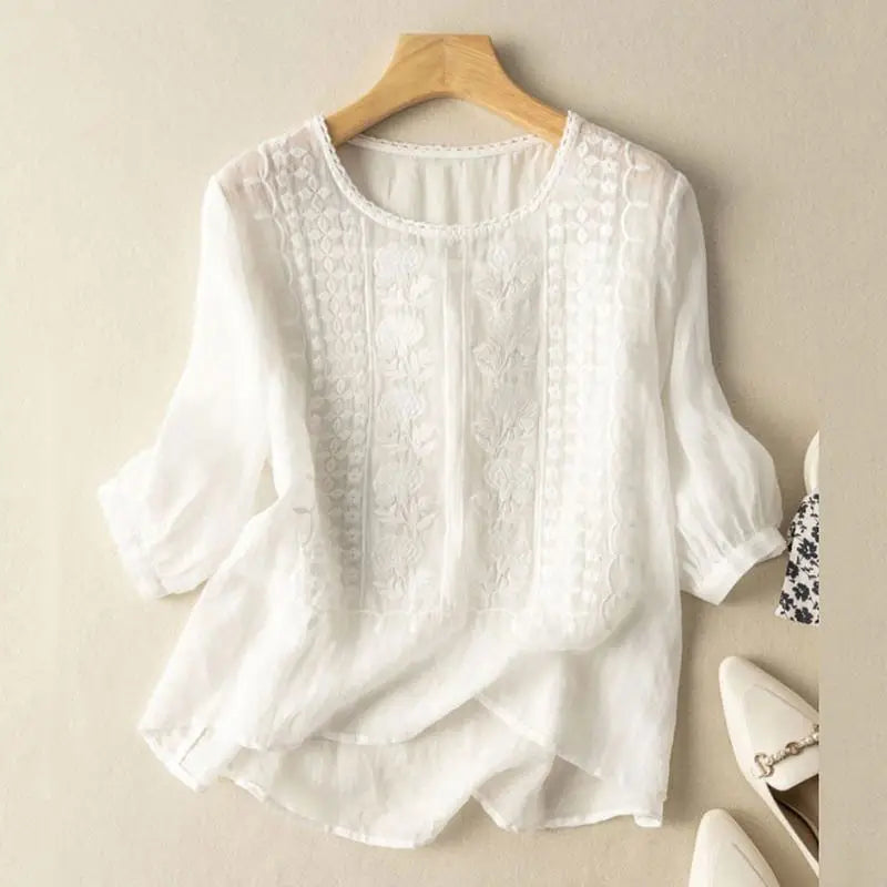 Blusa feminina bordada relaxed fit corte fluido confortável