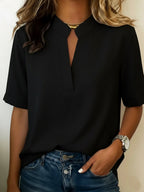 Romy | Blusa Feminina Gola V Relaxed Fit Manga Curta