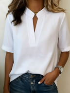 Romy | Blusa Feminina Gola V Relaxed Fit Manga Curta