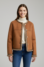 Roupa feminina urbana moderna estilo citadino contemporâneo