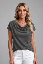 Clea | Blusa Feminina Gola Cowl Drapeada Manga Curta