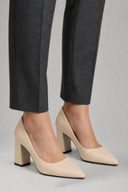 Gigi | Mulher Scarpin Couro Bico Fino Salto Bloco