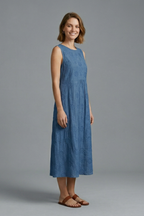 Vestido midi feminino gola redonda sem mangas com superfície texturizada e bolsos laterais