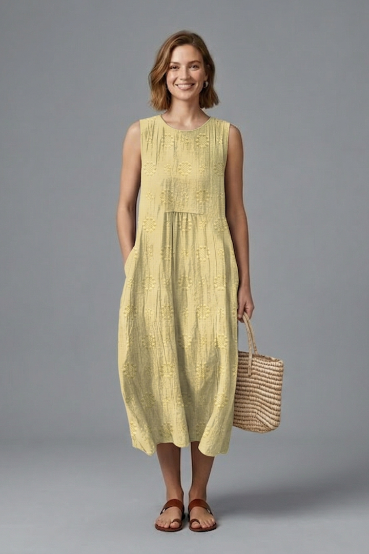 Vestido midi feminino gola redonda sem mangas com superfície texturizada e bolsos laterais