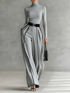 Conjunto feminino duas peças gola alta com calças perna larga em preto