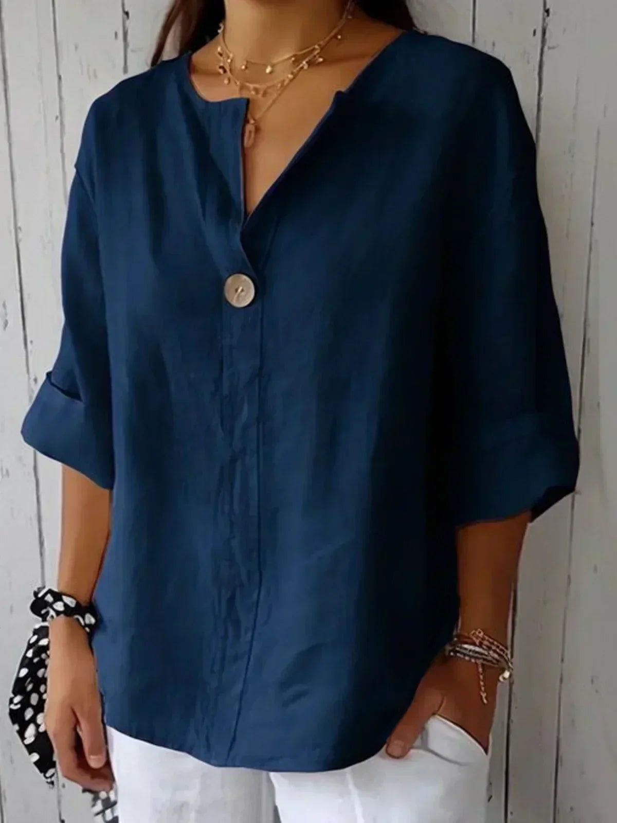 Luna | Blusa Feminina Decote V com Botão
