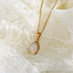 Quinn | Colar Pingente Opala Natural 18K | Gota, Ouro | Minimalista, Elegante