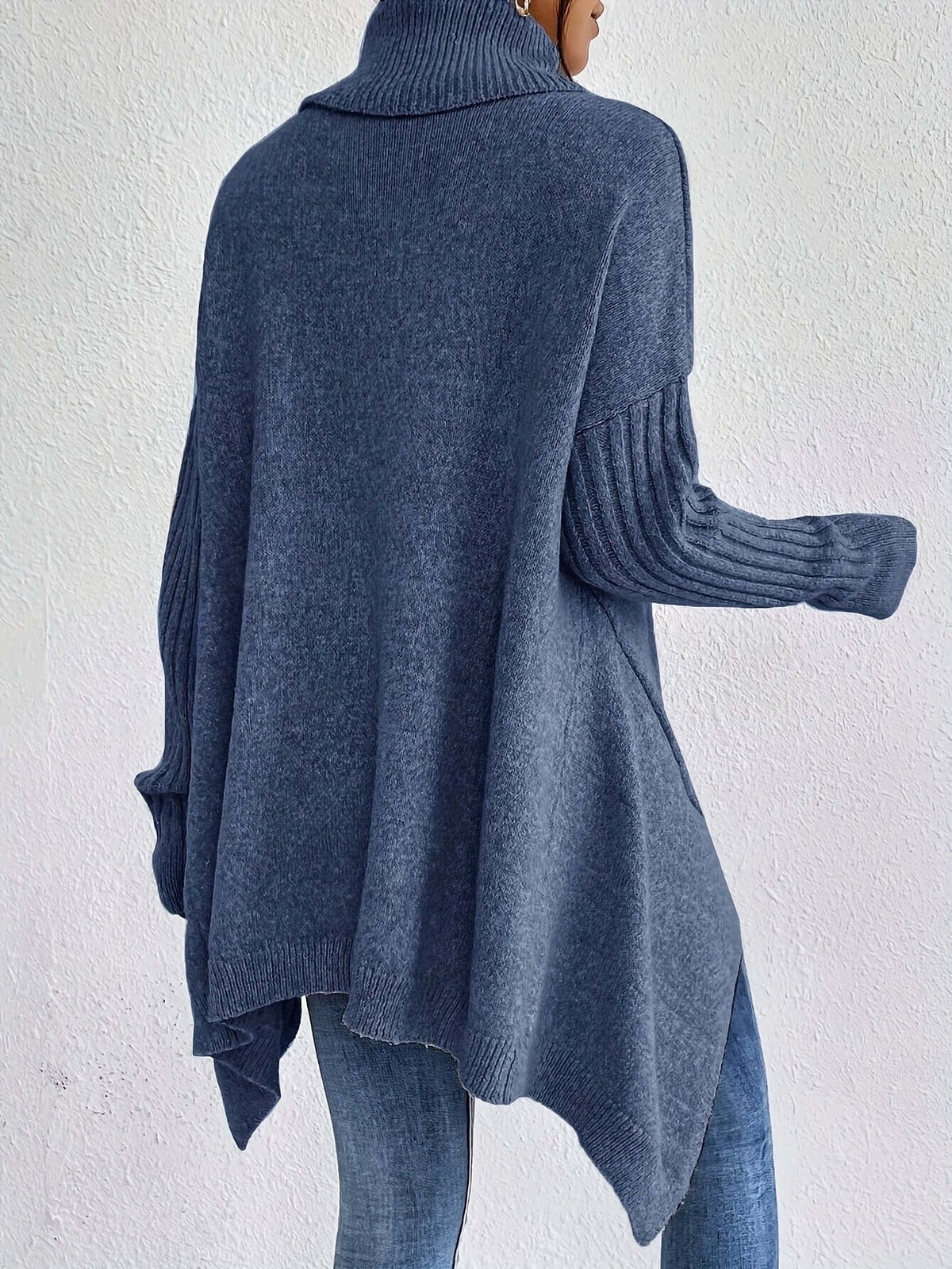 Yvaine | Camisola Feminina Gola Alta Bainha Assimétrica