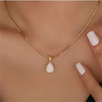 Quinn | Colar Pingente Opala Natural 18K | Gota, Ouro | Minimalista, Elegante