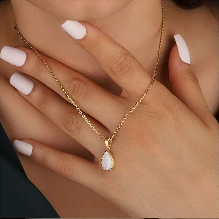 Quinn | Colar Pingente Opala Natural 18K | Gota, Ouro | Minimalista, Elegante