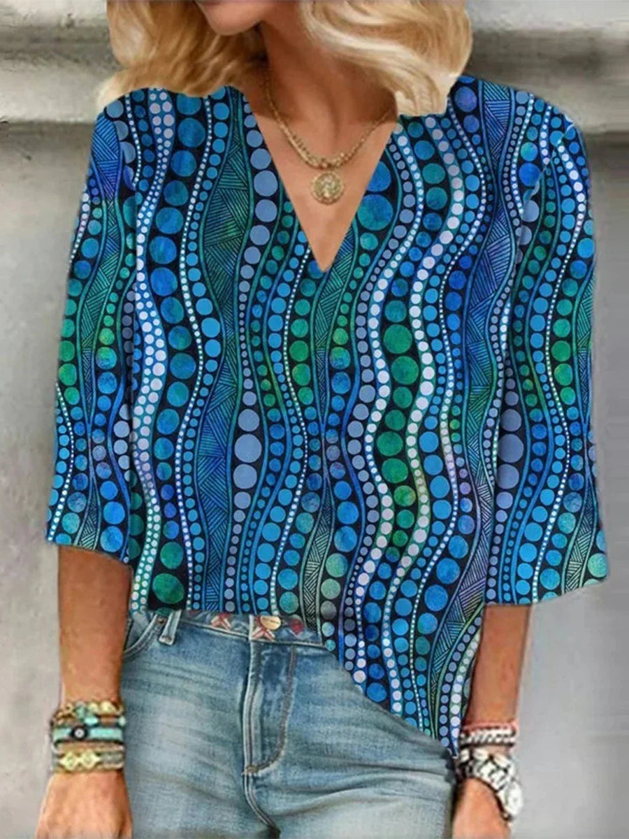 Cleo | Blusa Feminina | Decote em V, Estampa Poá Abstrata | Relaxed Fit
