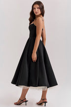 Freya | Vestido Midi Feminino Evasê com Alças Ajustáveis e Bojo