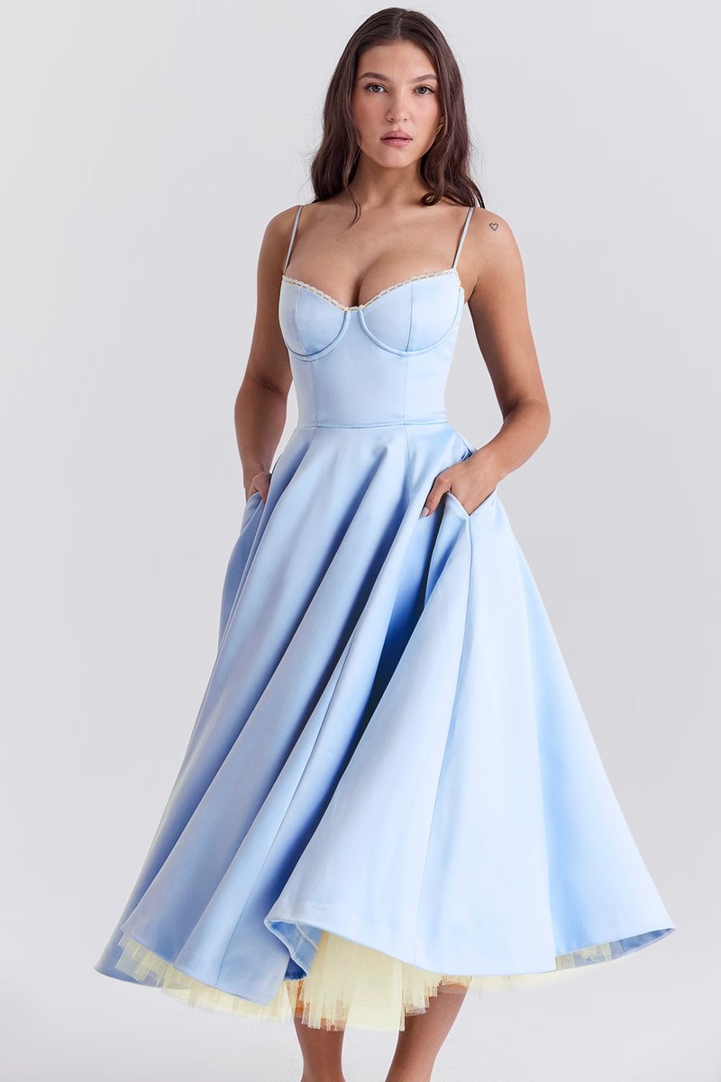 Freya | Vestido Midi Feminino Evasê com Alças Ajustáveis e Bojo