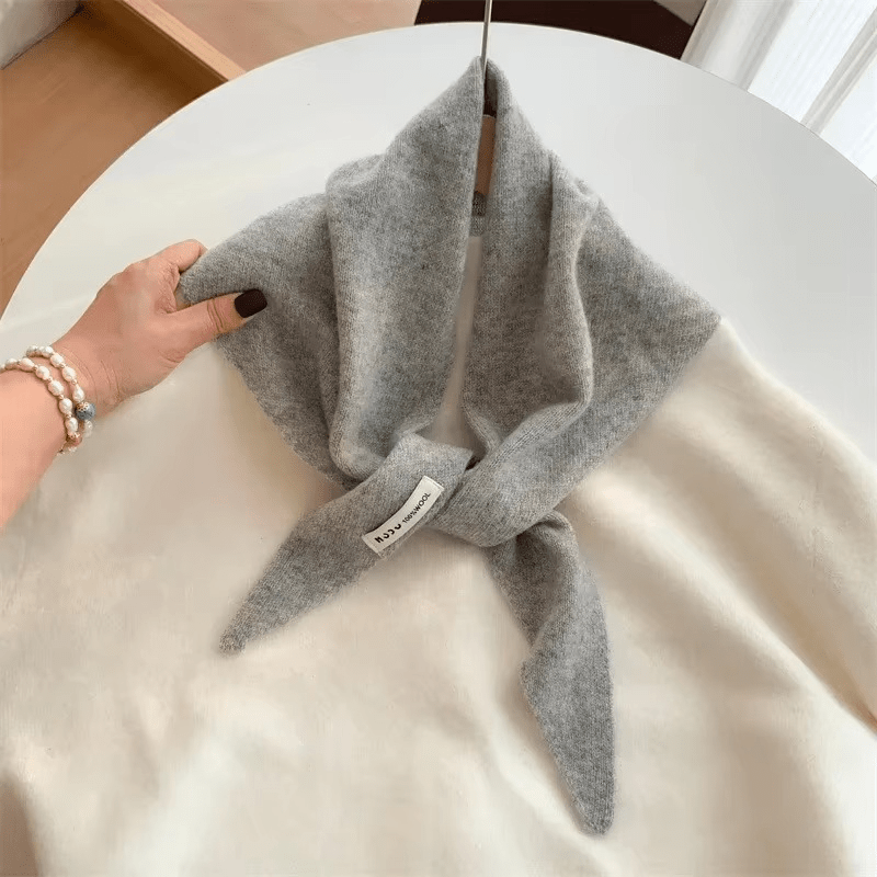 Aria | Lenço Triangular de Lã Tricotado Feminino