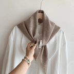 Aria | Lenço Triangular de Lã Tricotado Feminino
