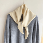 Aria | Lenço Triangular de Lã Tricotado Feminino