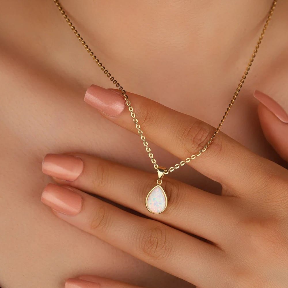 Quinn | Colar Pingente Opala Natural 18K | Gota, Ouro | Minimalista, Elegante
