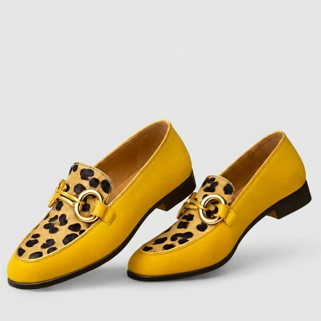 Jade | Chinelos Slip-On Estampa Animal | Rasteiras Femininas Amarelas | Fivela Metálica